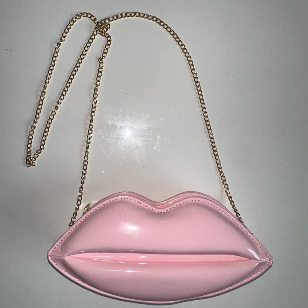 Pink Lip Purse-Amazon
